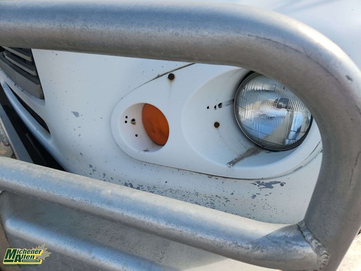 2000-freightliner-fl112-image-31