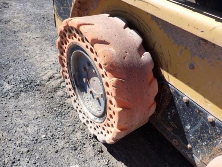 2006-caterpillar-216b-image-36