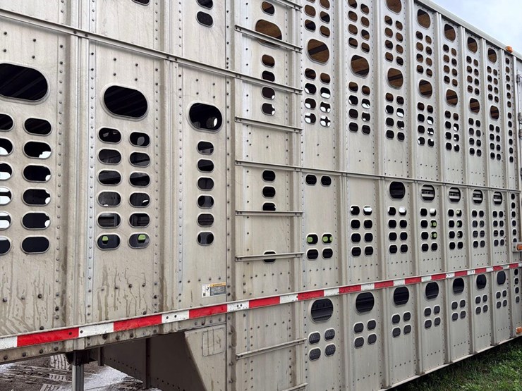 2001-wilson-livestock-trailer-image-16