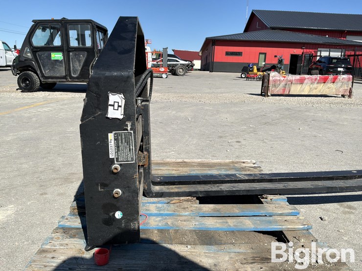 2025-massey-ferguson-730-image-13