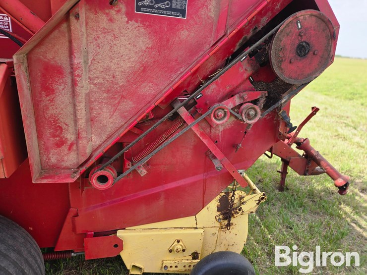 new-holland-851-image-19