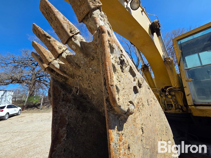 caterpillar-225-image-12