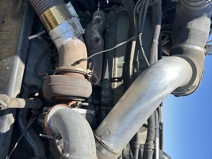 2000-freightliner-fld120-image-68