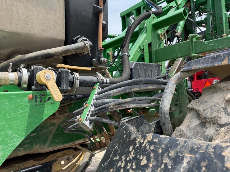 2016-john-deere-r4038-image-35