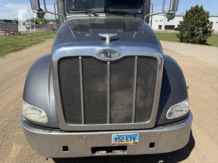 2009-peterbilt-386-image-22