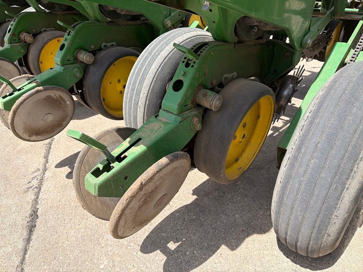 john-deere-7200-image-22