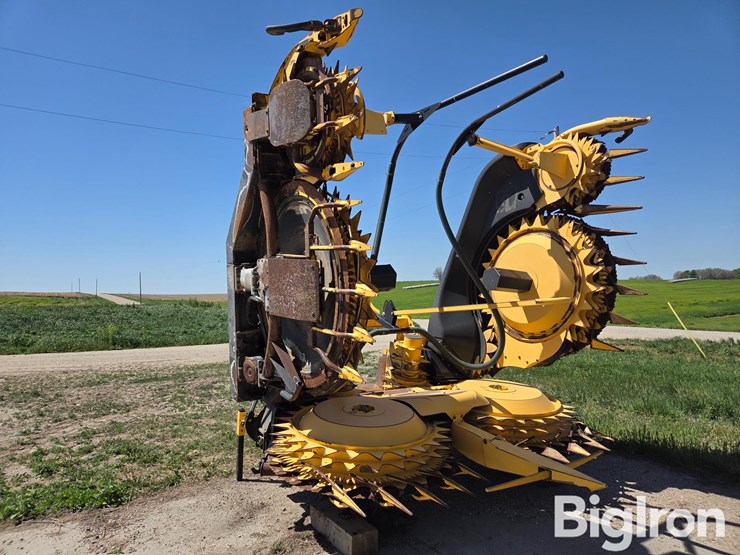 2021-new-holland-fr850-image-3