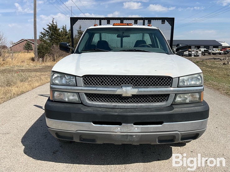 2004-chevrolet-silverado-3500-image-2