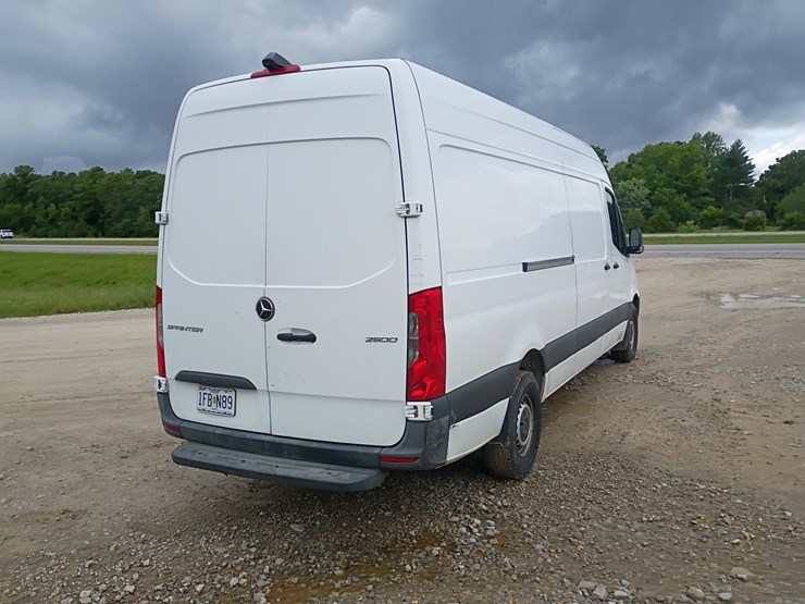 2019-mercedes-benz-sprinter-2500-image-8