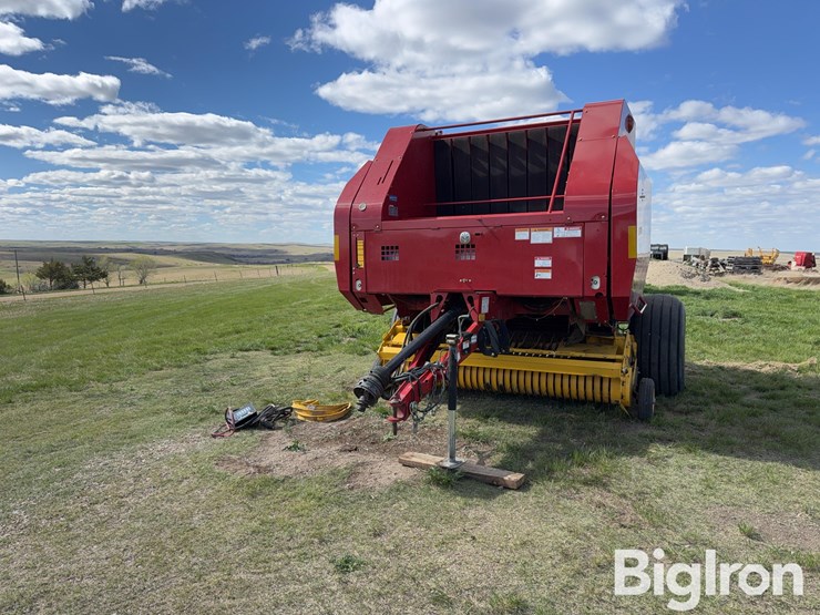 2013-new-holland-br7090-image-1