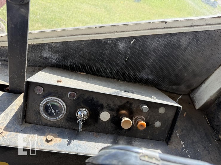 hesston-6400-image-16