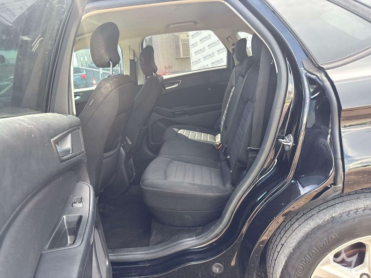 2018-ford-edge-image-21