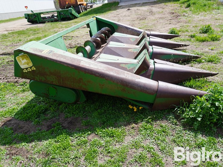 john-deere-444-image-4