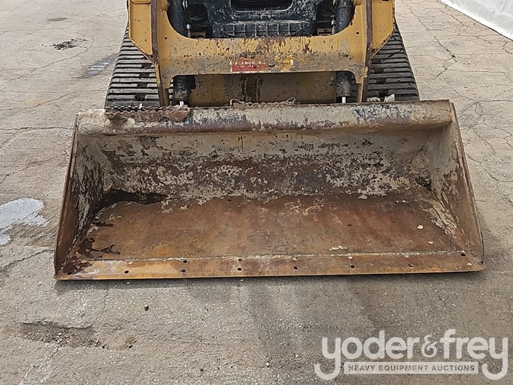 2018-caterpillar-249d-image-10