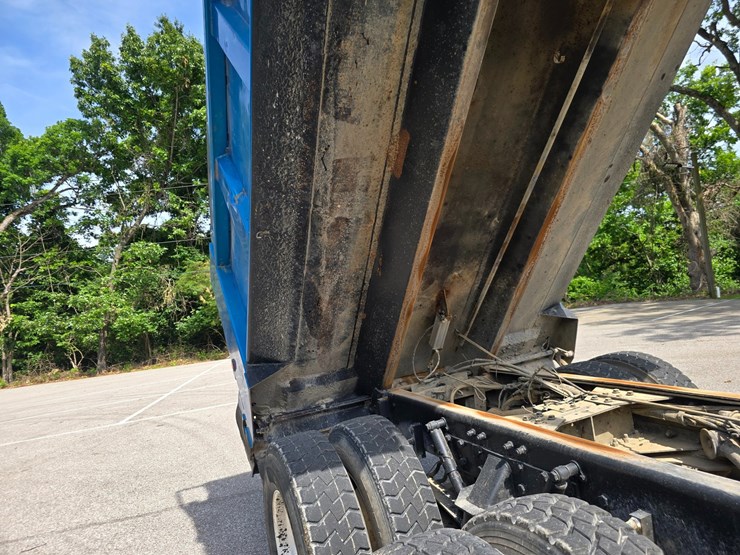 2003-kenworth-t800-image-58