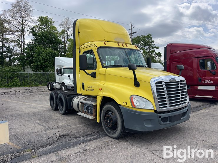 2016-freightliner-cascadia-125-image-3