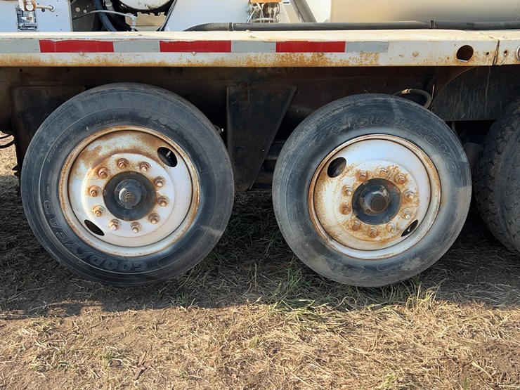 2001-mack-rd690s-image-36