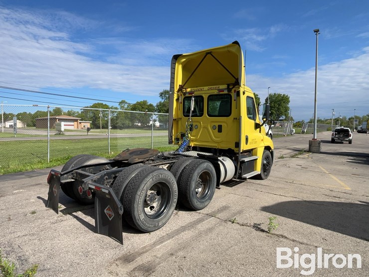 2016-freightliner-cascadia-125-image-5