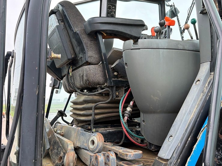 new-holland-tv140-image-54