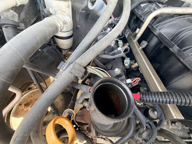 #24066-•-2011-chevrolet-silverado-pickup-truck-image-48