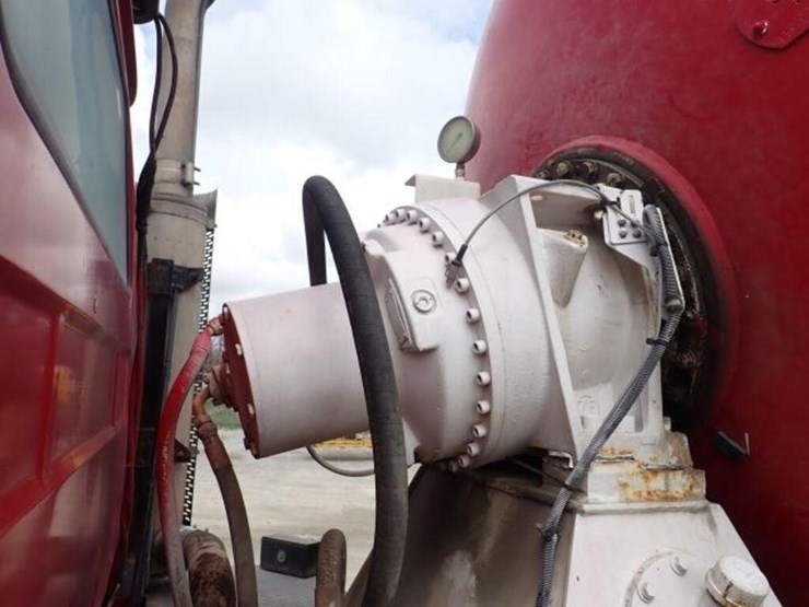1999-mack-rb690s-image-51