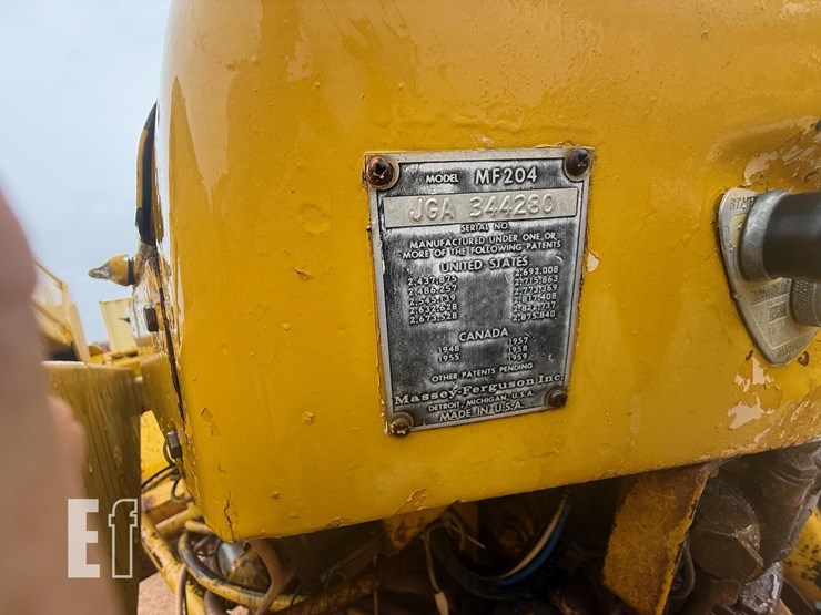 massey-ferguson-tractor-5651-image-2