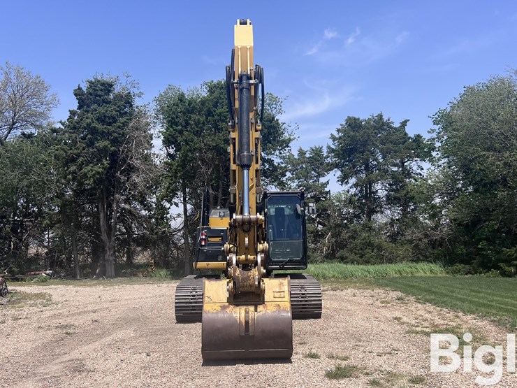 2013-caterpillar-320e-image-2