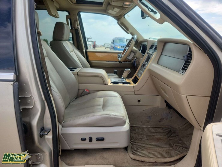 2008-lincoln-navigator-image-18