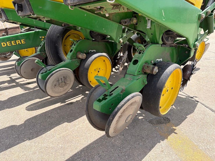 john-deere-7200-image-10