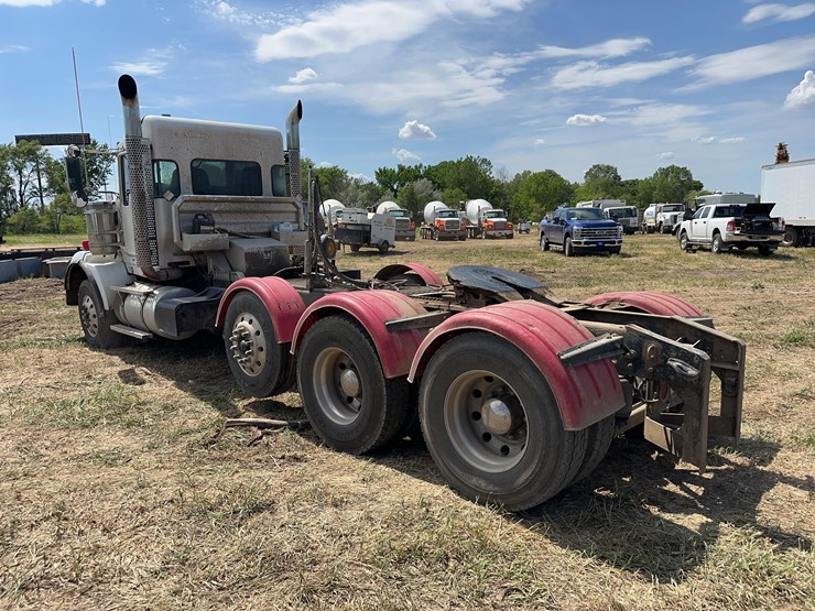 2009-kenworth-t800-day-cab-image-4