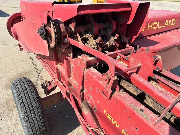 new-holland-275-image-24