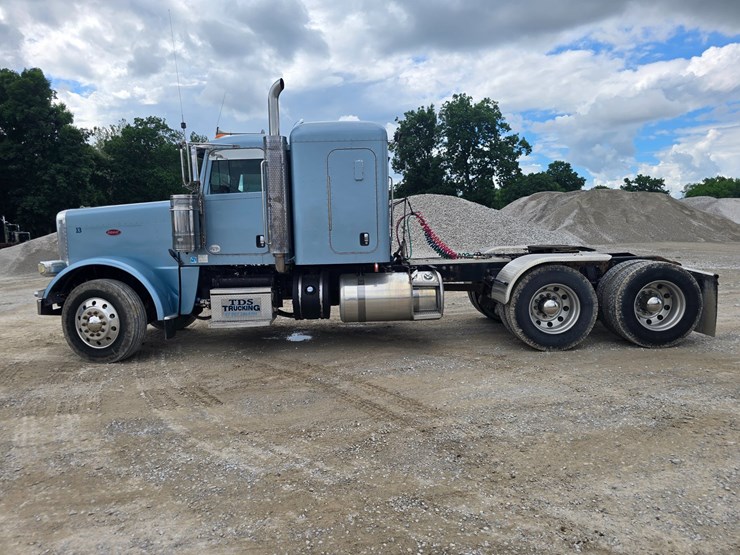 2013-peterbilt-388-image-10