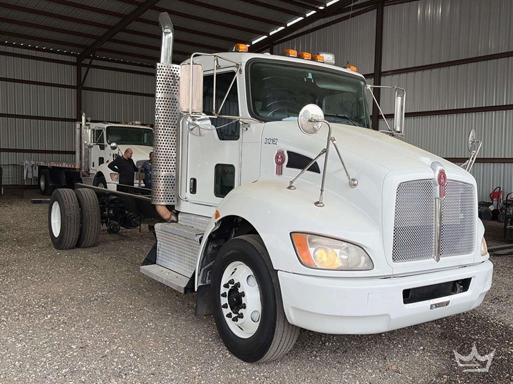 2012-kenworth-t300-image-4