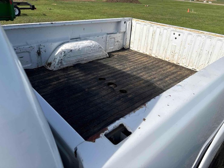 2002-gmc-2500-image-12