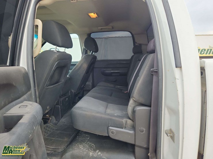 2012-chevrolet-silverado-3500hd-image-17
