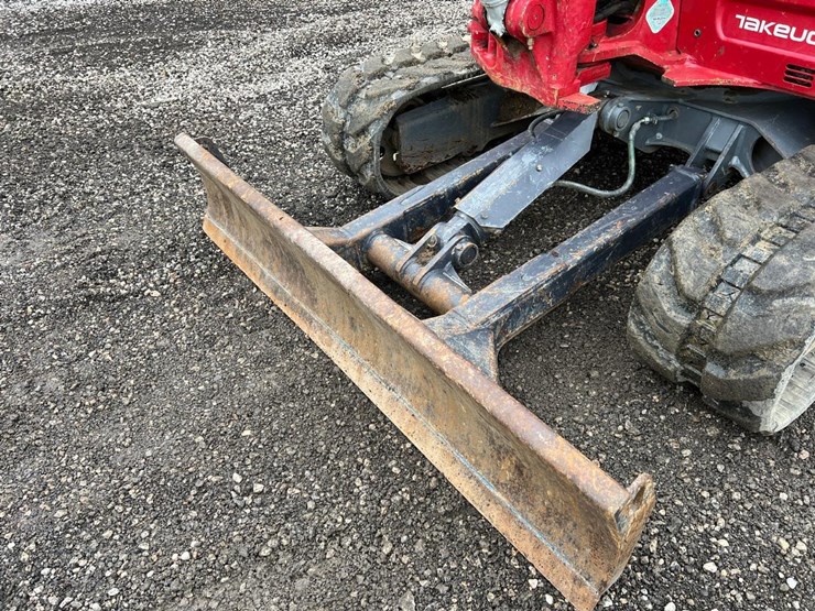 2018-takeuchi-tb260-image-14