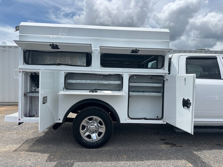 2016-dodge-3500-image-5
