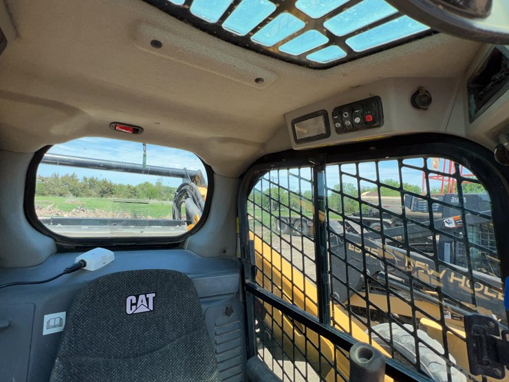 2016-caterpillar-262d-image-21