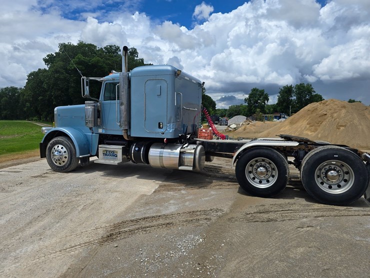 2013-peterbilt-388-image-9