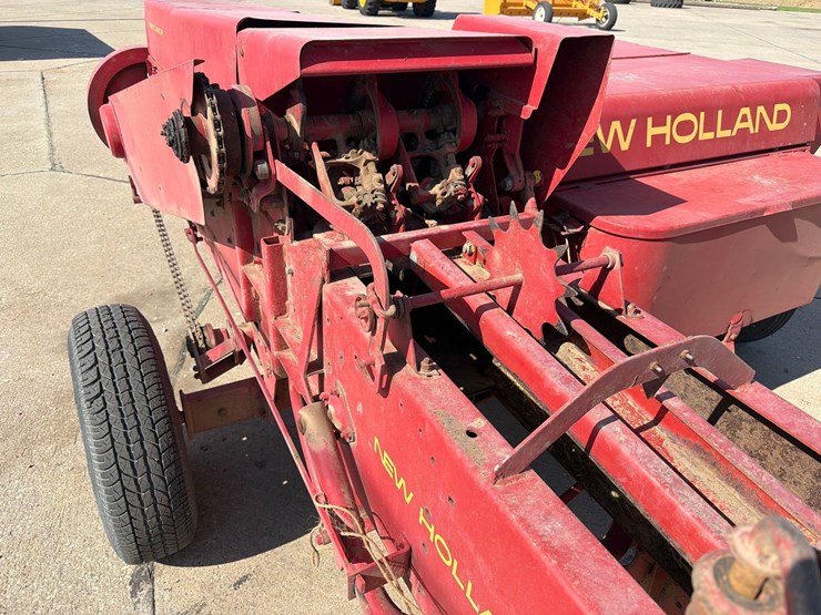 new-holland-275-image-7