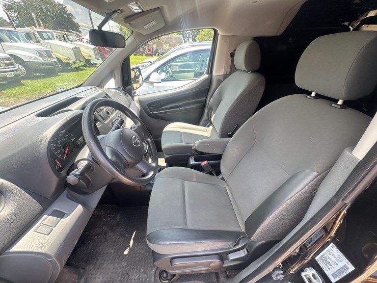 2016-nissan-nv200-image-6