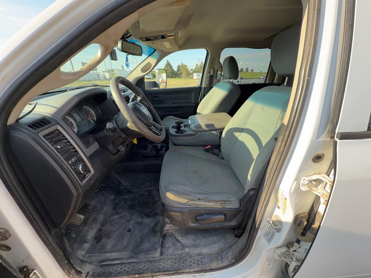 2017-dodge-3500-image-11