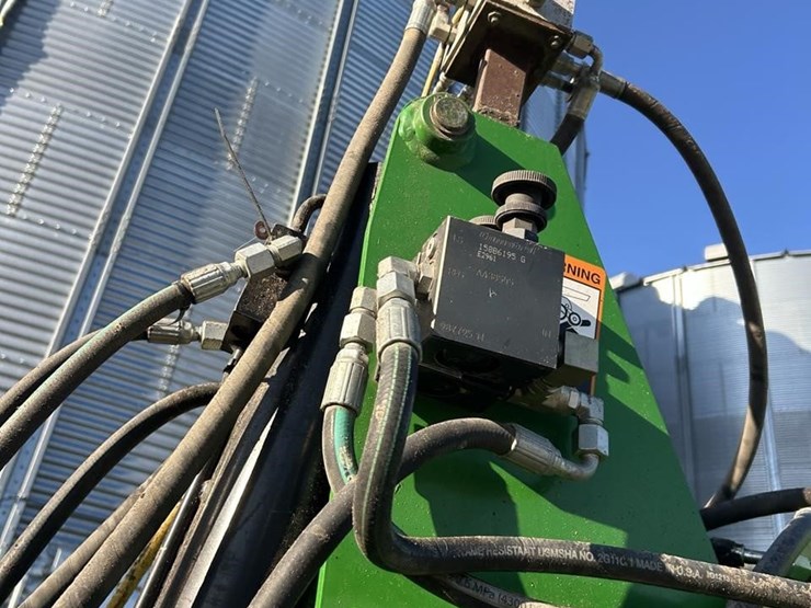 2023-john-deere-db90-image-44