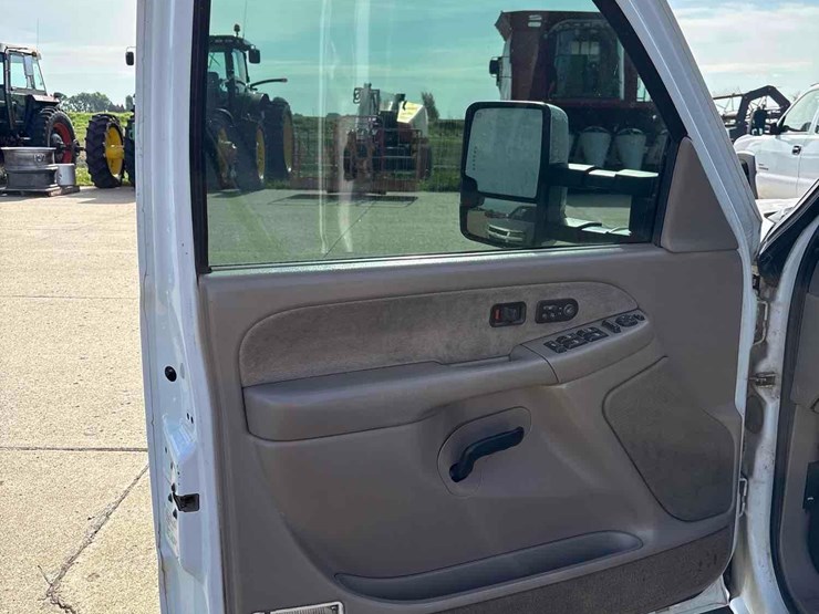 2002-gmc-2500-image-40