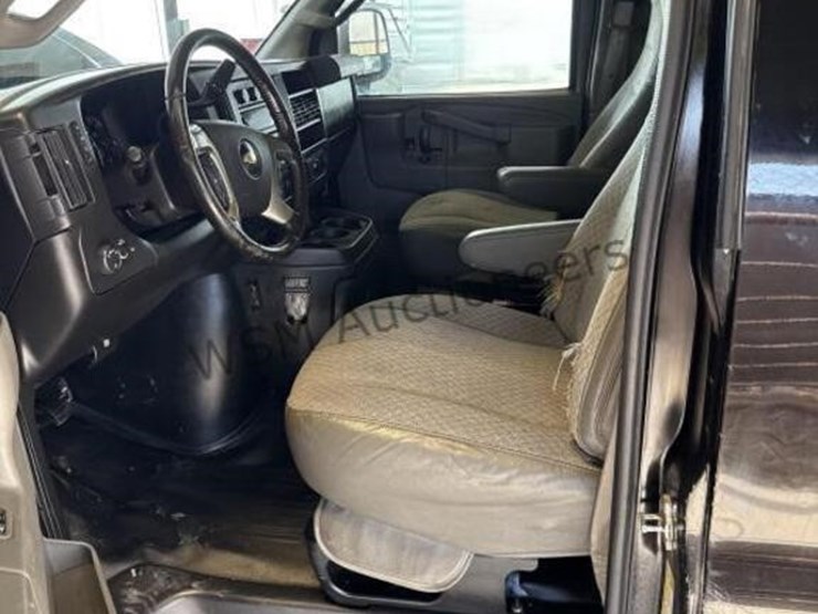 2016-chevrolet-express-3500-image-28