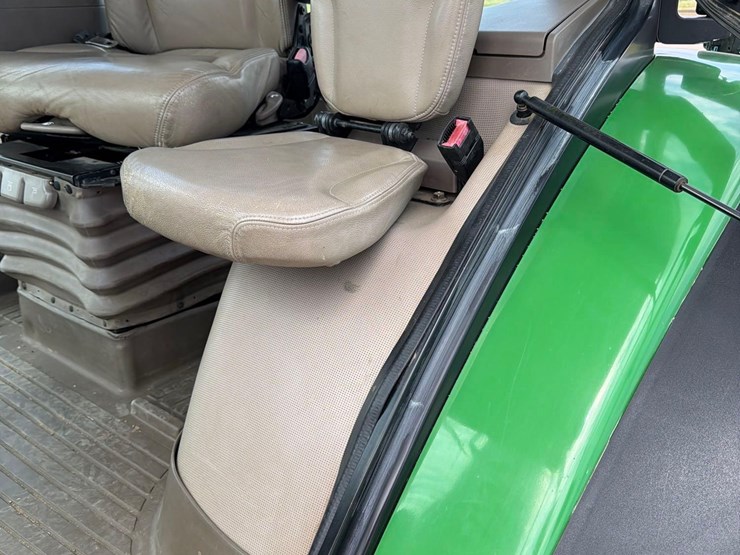 2012-john-deere-8310r-image-43