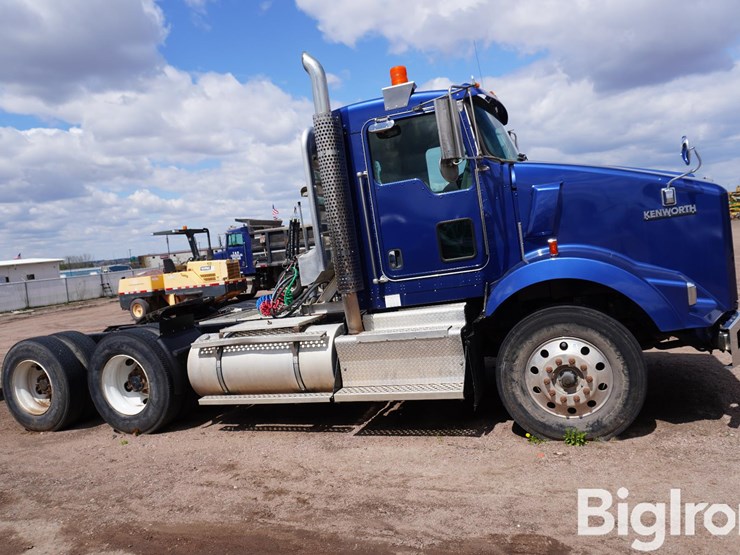 2013-kenworth-t800-image-4