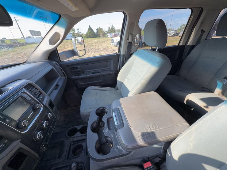 2017-dodge-3500-image-14