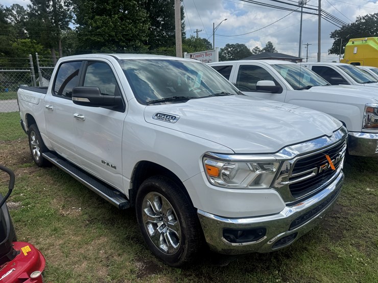 2020-dodge-1500-image-2