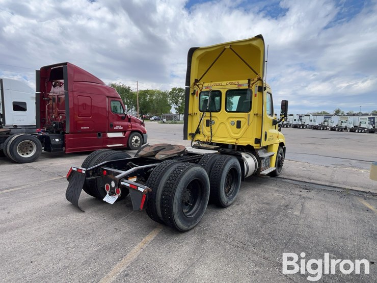 2016-freightliner-cascadia-125-image-5